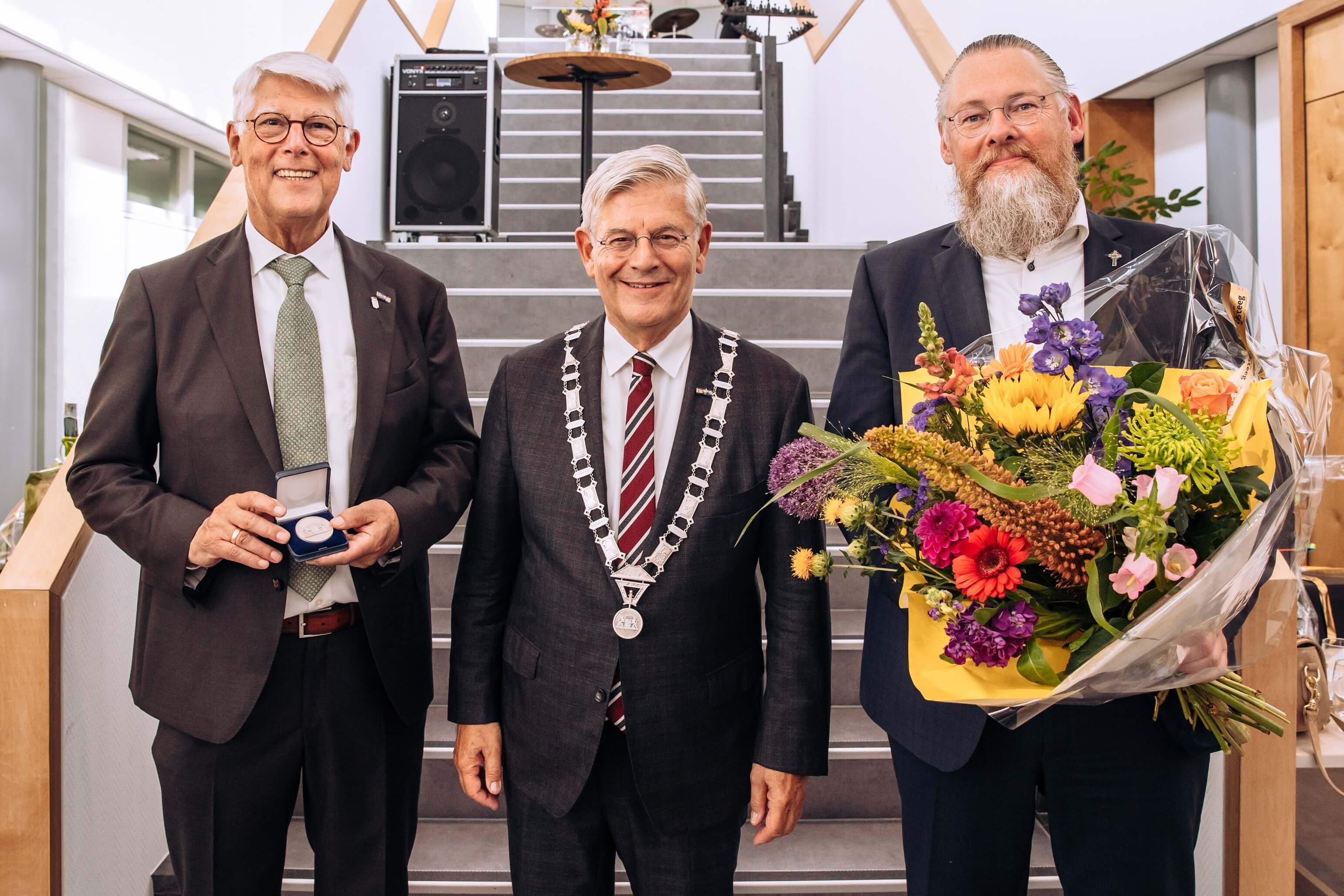 Zilveren erepenning voor oud-wethouder Piet van Leenen